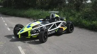 Ariel Atom pełni służbę w siłach mundurowych Jej Królewskiej Mości Elżbiety II.jpg