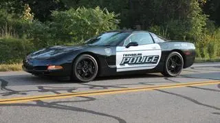 Chevrolet Corvette odebrany dealerowi narkotyków teraz jest już po jasnej stronie mocy.jpg