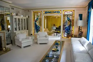 Graceland zostało zamienione na muzeum Elvisa Presleya. Przyciąga miliony fanów artysty