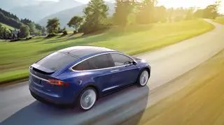 Nowa Tesla X