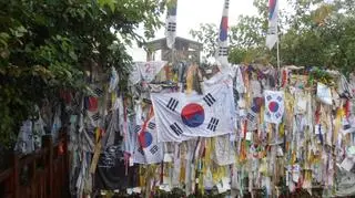 Ogrodzenie chroniące dostępu do mostu prowadzącego do Korei Północnej
