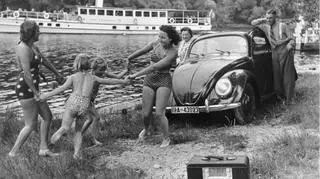 Porsche stworzył Volkswagena Beetle po tym, jak Adolf Hitler zgłosił zapotrzebowanie na samochód, który mógłby trafić na rynek masowy