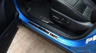 RAV4 IV listwa