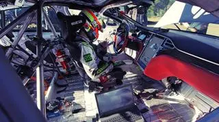 Tesla Model S na Pikes Peak wnętrze