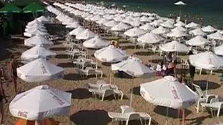 Jedno piwo za ... 15 złotych, pół litra ... wody mineralnej za 3 i pół złotego - cena obiadu dla jednej osoby 60 złotych. Drogo? Owszem będzie drogo dla tych wszystkich którzy tego lata planują wakacje za granicą. Nie tylko koszty samego wyjazdu , ale także pobytu na miejscu. Wszystko przez słabego złotego. O tym Które z państw, które upodobali sobie polacy będzie w tym sezonie najdroższe, a gdzie zapłacimy nieco mniej ale więcej niż przed rokiem.