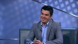 Czy osoba, która jest zatrudniona na etacie i decyduje się na otworzenie własnej firmy, musi opłacać podwójnie wszystkie składki ZUS? Na pytanie widza odpowiada Wojciech Andrusiewicz z ZUS.