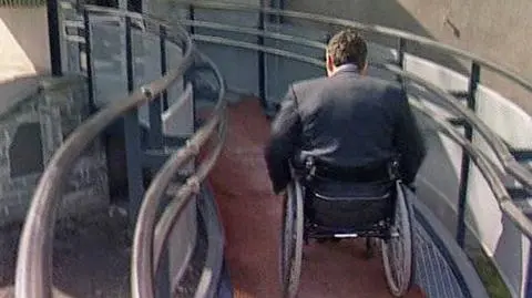 Rząd oszczędzi na rencistach