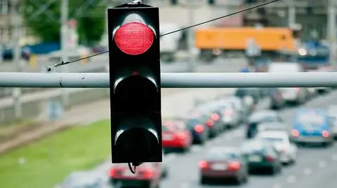 Ci kierowcy najczęściej przejeżdżają na czerwonym świetle