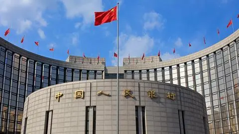 "Bloomberg" zwraca uwagę, że Ludowy Bank Chin ma wprowadzić własną cyfrową walutę po pięciu latach badań