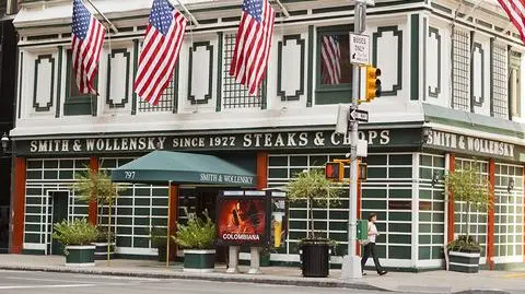 Spotkanie z Buffettem odbędzie się w restauracji Smith & Wollensky na nowojorskim Manhattanie 