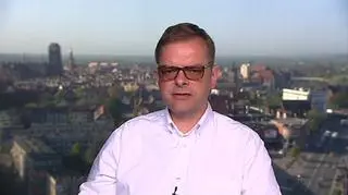 Chińczycy kupują coraz więcej, ale nadal pozostają w tyle za światową czołówką. Średni poziom konsumpcji w Chinach w 2011 r. wyniósł 2130 dolarów. To o 17 procent więcej niż w 2010 roku, ale.... nadal stanowi to tylko 1/7 wydatków przeciętnego Amerykanina. Jak rząd w Pekinie chce walczyć o wzrost konsumpcji? Rozmowa z redaktorem naczelnym portalu Chiny24.com, Leszkiem Ślazykiem.