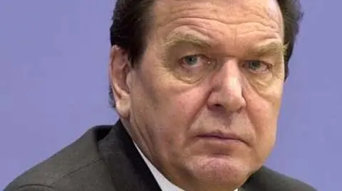 Schroeder wzywa Unię, by odrzuciła polskie obiekcje