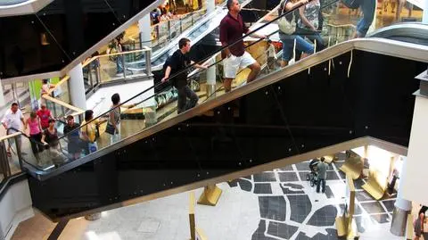 Zmiana w centrach handlowych. Moda pokonała supermarkety
