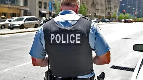 Policjant nie strzelił i stracił pracę