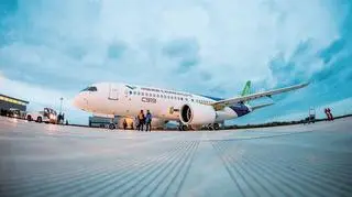 C919 miał początkowo ruszyć na powietrzne szlaki w 2015 roku, jednak jego start odwołano ze względu na "problemy produkcyjne"