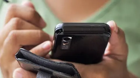 Telefony komórkowe nam szkodzą. Naukowcy biją na alarm