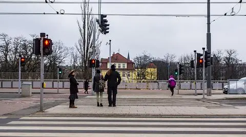 Brak mandatów za przejście na czerwonym świetle - propozycja Kukiz'15