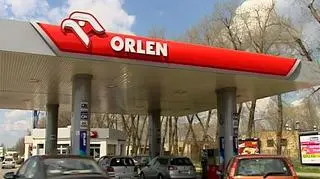 Kończy się sezon grzewczy, co zwykle jest znakiem spadku cen diesla. Nie w tym roku. Diesel idzie w górę, kosztuje już 4,24 zł i tylko w tym tygodniu może zdrożeć o 5 groszy. Olej napędowy trzeba importować, bo w Polsce produkuje się go za mało. Prognozy są złe, a na dieslach jeżdżą tiry, floty firmowe i komunikacja miejska.