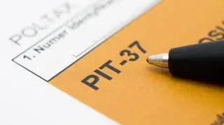 Ostatni tydzień na załatwienie formalności związanych z rozliczeniem podatku PIT. Tym razem podpowiadamy jak uniknąć podwójnego opodatkowania oraz jakie są zasady przekazania 1 procent podatku.