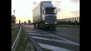 Wciąż nie jest znany wykonawca autostrady A2. GDDKiA równocześnie prowadzi przetargi na odcinki A1 i A2, oczekując zarazem korzystniejszych ofert. A te mogą się trafić, bo jak twierdzi w "Pieniądzach od Rana" p.o. dyrektora GDDKiA, Lech Witecki, ceny materiałów budowlanych spadają, co może wpływać na obniżenie kosztów budowy dróg i autostrad