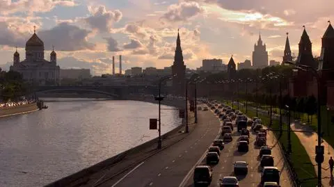 Kto straci na upadku Rosji? To kłopoty dla branż rafineryjnej, motoryzacyjnej i technologicznej