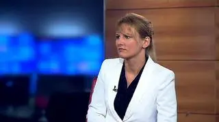 Astro znana jest z programu telewizyjnego "Familiada". Spółka opublikowała prognozy wyników. W tym roku strata netto ma wynieść 4,9 mln zł, w 2012 i w 2013 ma być zysk, odpowiednio 9,15 mln zł oraz 14,5 mln zł, wzrosnąć mają przychody z 8,95 mln zł do 34,4 mln zł w przyszłym roku i 42,6 mln zł w 2012 roku. Zysk ma być wypracowany głównie dzięki produkcjom telewizyjnym mówi Karolina Szymańska, prezes Astro.