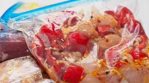 Włochy. Akcja rozsyłania do restauracji torebek na resztki jedzenia