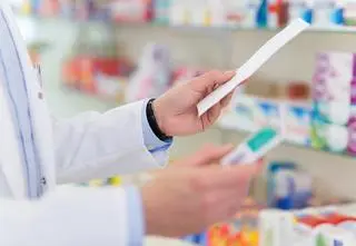 Siedem osób, 517 przestępstw