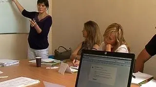 Uwaga pracodawcy - od dziś wchodzi w życie nowe prawo dotyczące szkoleń dla pracowników. Zmiany dotyczą chociażby udzielania płatnego urlopu w czasie, kiedy pracownik będzie się szkolił. Sytuacja będzie dotyczyć zarówno krótkich szkoleń, jak i na przykład czasu, który pracownik będzie chciał poświęcić na napisanie pracy magisterskiej. O szczegółach Patrycjusz Wyżga. 
