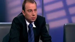 Choć trochę porozmawiamy o podatkach, dlaczego? Bo okazuje się ze po 6 miesiącach tego roku, ponad 201 tysięcy inwestorów, podatników, zgłosiło się do urzędów skarbowych z prośba o zwrot różnicy w podatku VAT. Co ciekawe dostali juz prawie 0,5 mld zł, to nie jest ulga podatkowa, ale to jest przywilej w związku z tym że jesteśmy w UE i 1 maja 2004 r została podniesiona stawka VAT na wiele rzeczy związanych z budownictwem. a wiec jeśli ktoś remontuje lub buduje, może liczyć na zwrot podatku, a przynajmniej tę różnice miedzy 22 a 7 %. co należy zrobić?