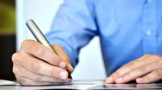 Sejm ograniczył możliwość przedłużania umów terminowych ponad 33 miesiące