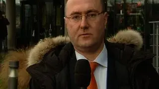 Świat ostrzega przed coraz głębszym kryzysem węgierskich finansów, tymczasem Węgrom obecna polityka rządu podoba się coraz bardziej. Z ostatniego sondażu wynika, że rządzący Fidesz pozostaje najpopularniejszą partią w kraju. Ugrupowanie premiera Viktora Orbána popiera 37% wyborców, drudzy w rankingu socjaliści mają tylko 10%. Jak wytłumaczyć takie zachowanie społeczeństwa węgierskiego i co to oznacza dla gospodarek regionu mówi prosto z Budapesztu Michał Dybuła, główny ekonomista BNP Paribas Polska. 