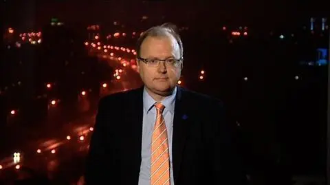 Diabetycy i diabetolodzy pełni niepokoju. Obawiają się, że wbrew zapewnieniom ministerstwa zdrowia, po wejściu w życie ustawy refundacyjnej pacjenci nie zapłacą za insulinę mniej niż obecnie. Alarmują również, że koszt chorowania na cukrzycę gwałtownie skoczy dla bardzo wielu osób. Raz za prawą zmian w refundacji pasków do badania poziomu cukru we krwi, dwa za sprawą podniesienia cen insuliny do leczenia cukrzycy typu pierwszego. Gościem programu 90 Minut był prof. Leszek Czupryniak, prezes Polskiego Towarzystwa Diabetologicznego.