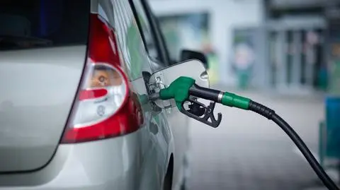 GW: Rząd podbija cenę paliwa o 10 groszy na litrze