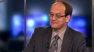 0,8% rok do roku - w takim tempie rozwijała się w pierwszym kwartale polska gospodarka. To nieco gorzej niż oczekiwali ekonomiści, ale lepiej niż w większości krajów europejskich. PKB Unii Europejskiej skurczył się w I kwartale o 4,4% rok do roku. Kolejne kwartały mogą przynieść pogorszenie sytuacji. Pod koniec roku polska gospodarka może wyraźnie przyspieszyć. Zdaniem członka RPP, profesora Andrzeja Sławińskiego, 2009 rok zamkniemy na plusie, a w 2010 roku wzrost PKB może wynieść 2 procent. Z gościem programu "Dzień na rynkach" rozmawiał Robert Stanilewicz.