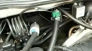 Jazda dieslem może być jeszcze bardziej oszczędna. I to dzięki polskiej myśli technicznej. Bo właśnie w naszym kraju opracowano metodę zasilania silników wysokoprężnych gazem. Jak zapewniają pomysłodawcy system jest uniwersalny i będzie można stosować go we wszystkich silnikach. Tymczasem jedna piąta aut jeżdżących po polskich drogach to te, zasilane właśnie olejem napędowym.  Spory potencjał na zarobienie dużych pieniędzy. Łukasz Kijek.