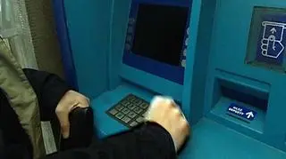 Za "przywilej" posiadania konta musimy bankom słono płacić