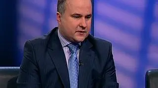 Ostatnio pojęcie opcji walutowych kojarzy się tylko ze strachem. Jednak nie jest to do końca prawda. Nie wszystkie opcje są toksyczne. Z opcji można składać całkiem dobre strategie. W studiu TVN CNBC Biznes na temat opcji wypowiadał się Elwir Świętochowski, dyrektor Departamentu Skarbu Rabobank Polska.