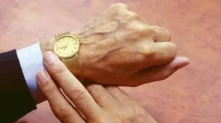 13.12 | - Najlepsze perspektywy zatrudnienia w pierwszym kwartale 2012 roku będą w sektorach: transport i logistyka oraz finanse, ubezpieczenia, nieruchomości, a także w usługach - wynika z raportu Manpower, firmy monitorującej rynek pracy. Najmniej korzystny klimat do zatrudniania będzie w sektorach: rolnictwo, leśnictwo, rybołówstwo oraz energetyka, gazownictwo, wodociągi. (TVN CNBC/sxc.hu)