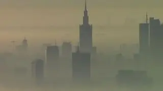 Pieniądze samorządowców - coraz większe. O 15 procent wzrosły w ciągu roku wydatki polskich samorządów na płace. To wzrost znacznie powyżej dynamiki płac w przedsiębiorstwach. Podwyżki w samorządach są mimo, że lokalne jednostki mają zaplanowane na ten rok prawie 29 miliardów złotych deficytu. Czy wraz ze wzrostem płac rośnie też jakość i efektywność pracy samorządowców?