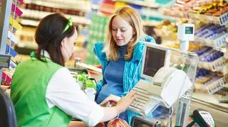 Największe zwolnienia grupowe nastąpiły w handlu hurtowym i detalicznym