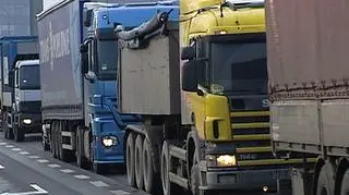 Ciężarówki w wakacje będą musiały robić częstsze postoje