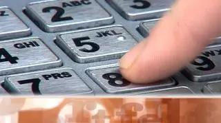 Ukryte kamery, skanery kart kredytowych, wirusy komputerowe - jak ochronić się przed przestępcami atakującymi strony internetowe banków i bankomaty? Zapraszamy na "Portfel"