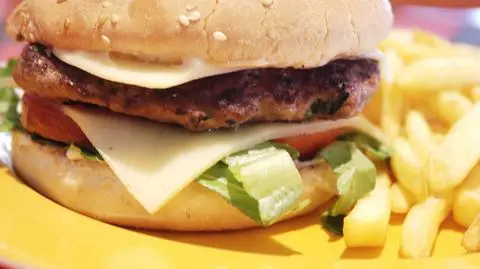 Skomponuj swoje burgera. McDonald's walczy o rynek