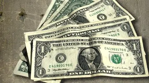 Dolar leci w dół. Ropa dalej droga
