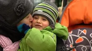 Opieka nad dziećmi, czasami wymaga włożenia większego nakładu energii, niż praca zawodowa. Nagrodę rodzicom funduje raz w roku fiskus. W tym roku można odliczyć od podatku za każde dziecko 1173 złote. Jednak trzeba uważać, bo tutaj czyha nich pewien haczyk...