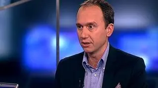 Trzyletnie papiery za 600 mln zł trafiły do wybranych inwestorów, głównie funduszy emerytalnych. Na zainteresowanie wpływ miały gwarancje rządowe. Propozycję nabycia obligacji infrastrukturalnych dostali wybrani inwestorzy - banki, ubezpieczyciele, fundusze emerytalne oraz inwestycyjne. Na temat obligacji rozmawiał w studiu Michał Kurzyński radca prawny z Chadbourne & Parke.