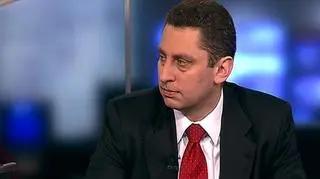 Miesiąc do miesiąca sprzedaż wzrosła o 21,9 procent. Zdaniem Marcina Mroza - głównego ekonomisty BNP Paribas Fortis - takie dane sprawiają, że szacunki mówiące o wzroście PKB o 3 procent w pierwszym kwartale są dość ostrożne. Zgodne z oczekiwaniami analityków dane nadeszły natomiast z rynku pracy. Stopa bezrobocia w marcu wyniosła 12,9 procent. W kwietniu - według zapowiedzi ministra pracy i polityki społecznej - ma być lepiej. Stopa bezrobocia może spaść nawet do 12,5 procent - za sprawą uruchomienia po zimie prac sezonowych, m.in. w budownictwie. Gościem programu "Dzień na rynkach" był główny ekonomista BNP Paribas Fortis Marcin Mróz