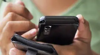 Resort chce wprowadzić tzw. odwrócony VAT przy sprzedaży telefonów komórkowych