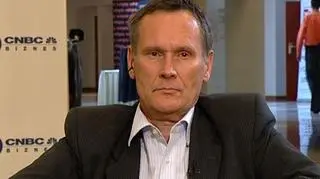 Usługi telekomunikacyjne mogą być wkrótce w Polsce tańsze. Szansą na obniżki jest nowa koncepcja tak zwanej usługi powszechnej, którą opublikował dziś Urząd Komunikacji Elektronicznej. O problemach związanych z usługą powszechną mówił gość programu "Rynki dnia" Tomasz Kulisiewicz, ekspert Audytela.